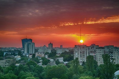Population characteristics in areas exposed to the urban heat island effect